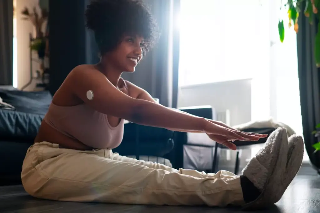 A detailed anatomical illustration showcasing an ACL tear diagnosis. In the foreground, a close-up cross-section view of the knee joint reveals the torn anterior cruciate ligament, with the tear highlighted in vivid detail. The surrounding bone, cartilage, and other ligaments are rendered with precise medical accuracy. In the middle ground, a 3D model of the entire knee joint rotates gently, allowing for a comprehensive understanding of the injury's location and severity. The background features a clean, minimalist medical setting with subtle grid patterns and neutral tones, emphasizing the technical, diagnostic nature of the image. Soft, directional lighting accentuates the structure and texture of the joint components. The overall mood is one of clinical precision and educational clarity. A detailed anatomical illustration showcasing an ACL tear diagnosis. In the foreground, a close-up cross-section view of the knee joint reveals the torn anterior cruciate ligament, with the tear highlighted in vivid detail. The surrounding bone, cartilage, and other ligaments are rendered with precise medical accuracy. In the middle ground, a 3D model of the entire knee joint rotates gently, allowing for a comprehensive understanding of the injury's location and severity. The background features a clean, minimalist medical setting with subtle grid patterns and neutral tones, emphasizing the technical, diagnostic nature of the image. Soft, directional lighting accentuates the structure and texture of the joint components. The overall mood is one of clinical precision and educational clarity.