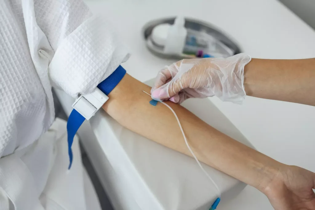 A detailed cross-section of healthy bone marrow, showcasing its fundamental functions. In the foreground, the intricate network of hematopoietic stem cells, progenitor cells, and mature blood cells are depicted in vibrant colors, illustrating the dynamic process of blood cell production. The middle ground highlights the supportive stromal cells and the vascular structure that nourishes the marrow. In the background, the bony trabeculae and the enveloping cortical bone provide the structural framework, all rendered in a muted, anatomical style under soft, directional lighting to emphasize the delicate, yet essential nature of this vital tissue.