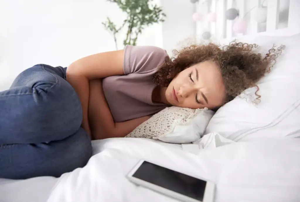 A detailed illustration of the physical manifestations of endometriosis, capturing the debilitating abdominal pain, heavy menstrual bleeding, and other symptoms that impact the everyday lives of those living with this chronic condition. The scene depicts a person curled up on a couch, clutching their lower abdomen, with a backdrop of medical imagery such as inflamed tissue and adhesions. The lighting is soft and muted, conveying a sense of discomfort and unease. The composition emphasizes the central figure's distress, while the surroundings provide contextual cues to the nature of the disorder. This image aims to authentically represent the lived experiences of endometriosis patients, fostering greater understanding and awareness of this often misunderstood disease.