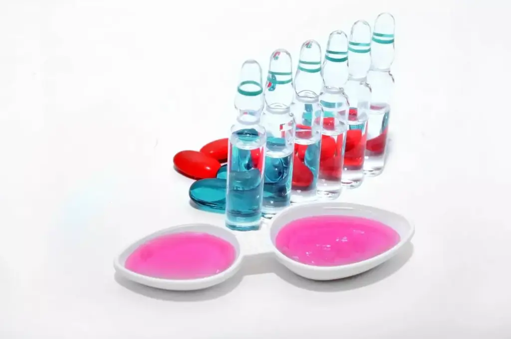 A detailed illustration of various ovarian cancer treatment options. In the foreground, a clear glass beaker filled with vibrant pink and purple liquid medications. Surrounding the beaker, a cluster of prescription pill bottles, syringes, and medical instruments in shades of white, silver, and blue. In the middle ground, a sleek, modern cancer treatment facility with glass walls and minimalist decor bathed in warm, natural lighting. In the background, a serene landscape with rolling hills, lush greenery, and a soft, hazy sky, conveying a sense of hope and healing. The overall mood is one of scientific precision, medical innovation, and patient-centric care.