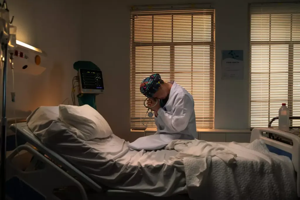 A hospital room bathed in a somber, muted light. In the foreground, a patient, their body weakened by the ravages of chemotherapy, lies in a hospital bed, tubes and wires snaking across their frail frame. The skin is pale, the eyes sunken, and the expression one of weariness and resignation. In the middle ground, medical equipment and monitors beep and hum, a constant reminder of the ongoing battle against the disease. The background is hazy, with blurred medical staff and the faint outline of a window, suggesting the isolation and loneliness of the patient's journey. The overall mood is one of melancholy and the heavy toll of cancer treatment, a stark contrast to the vibrant life the patient once knew.