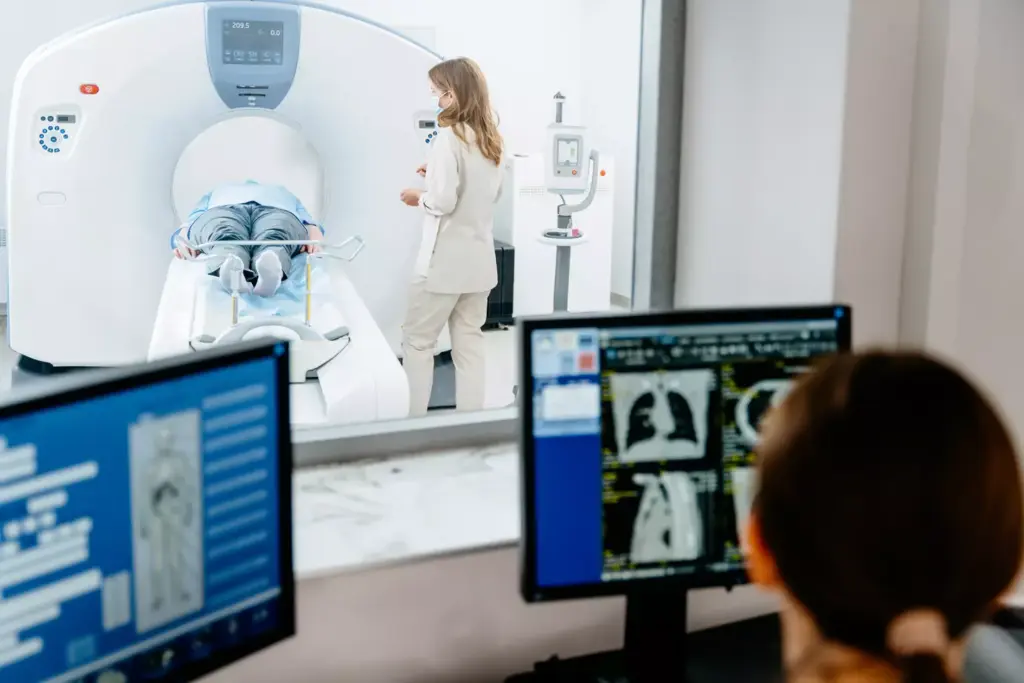 Aortic Aneurysm Images: 10 Key CT and MRI Findings Explained