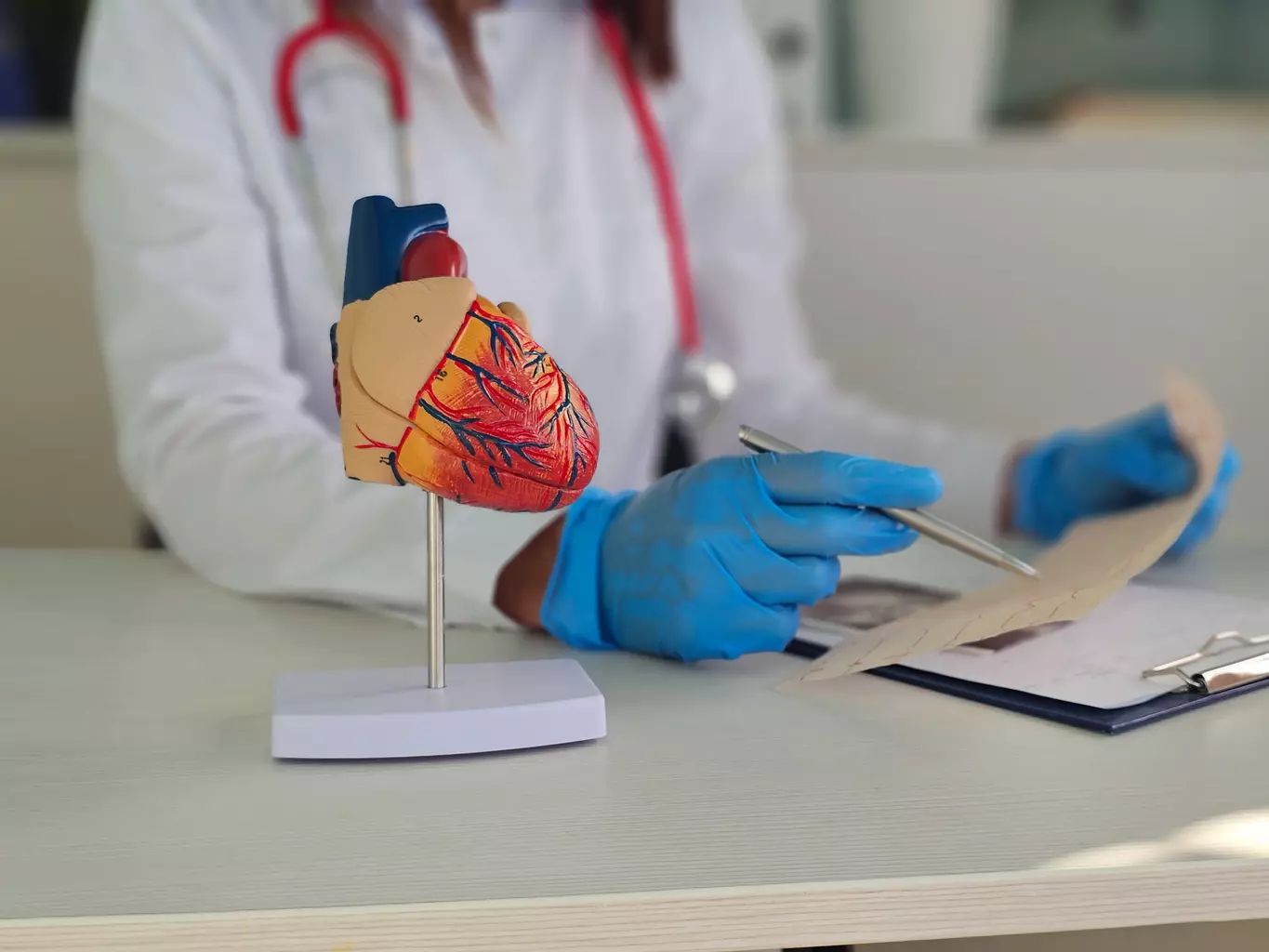 aortic aneurysm treatment without surgery