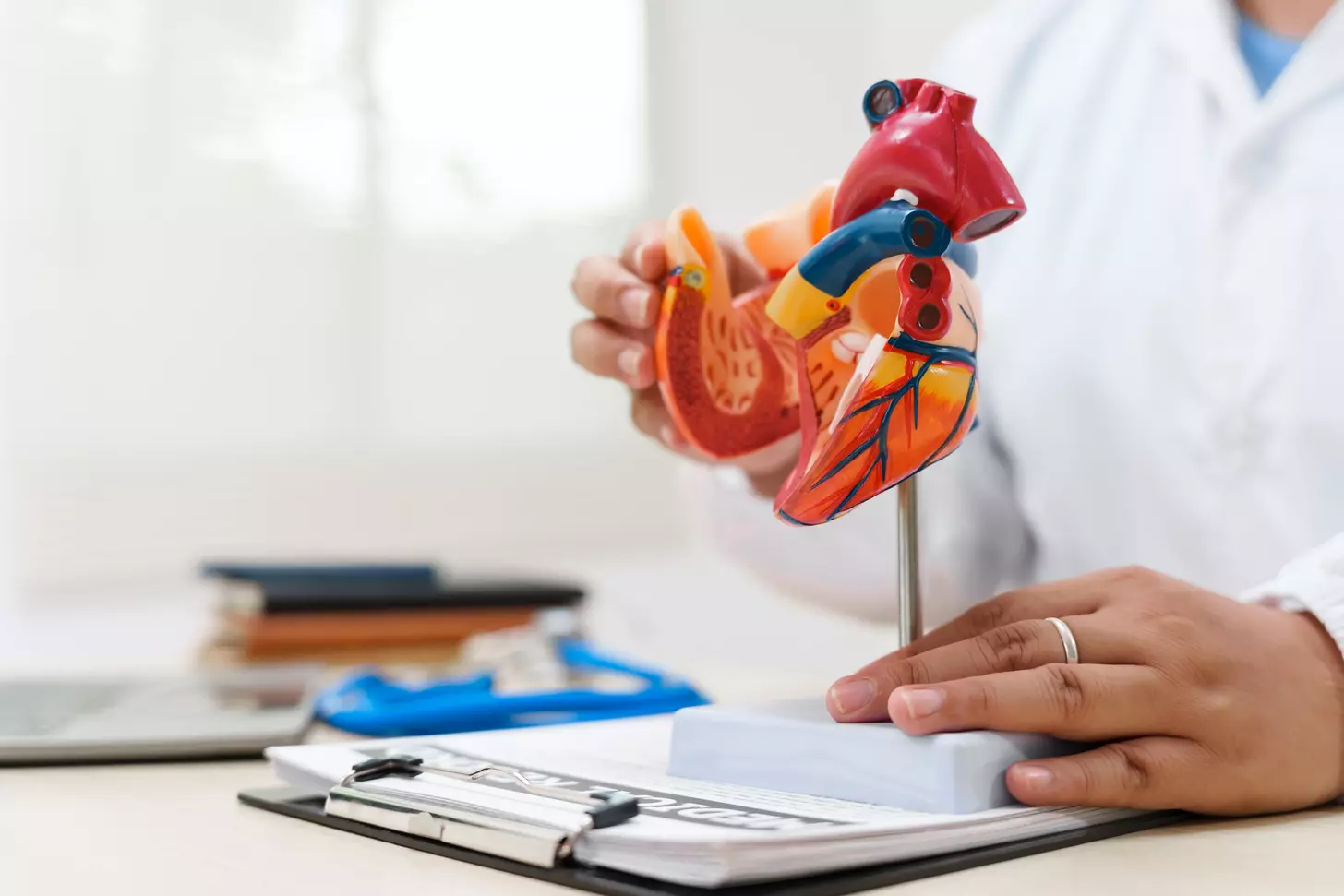 how do you detect an aortic aneurysm