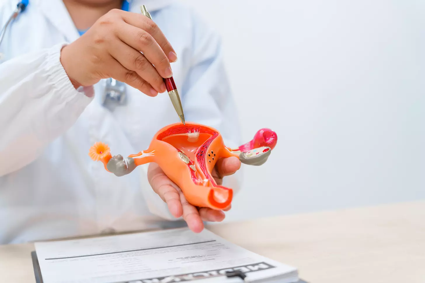 how is the uterus removed in robotic hysterectomy