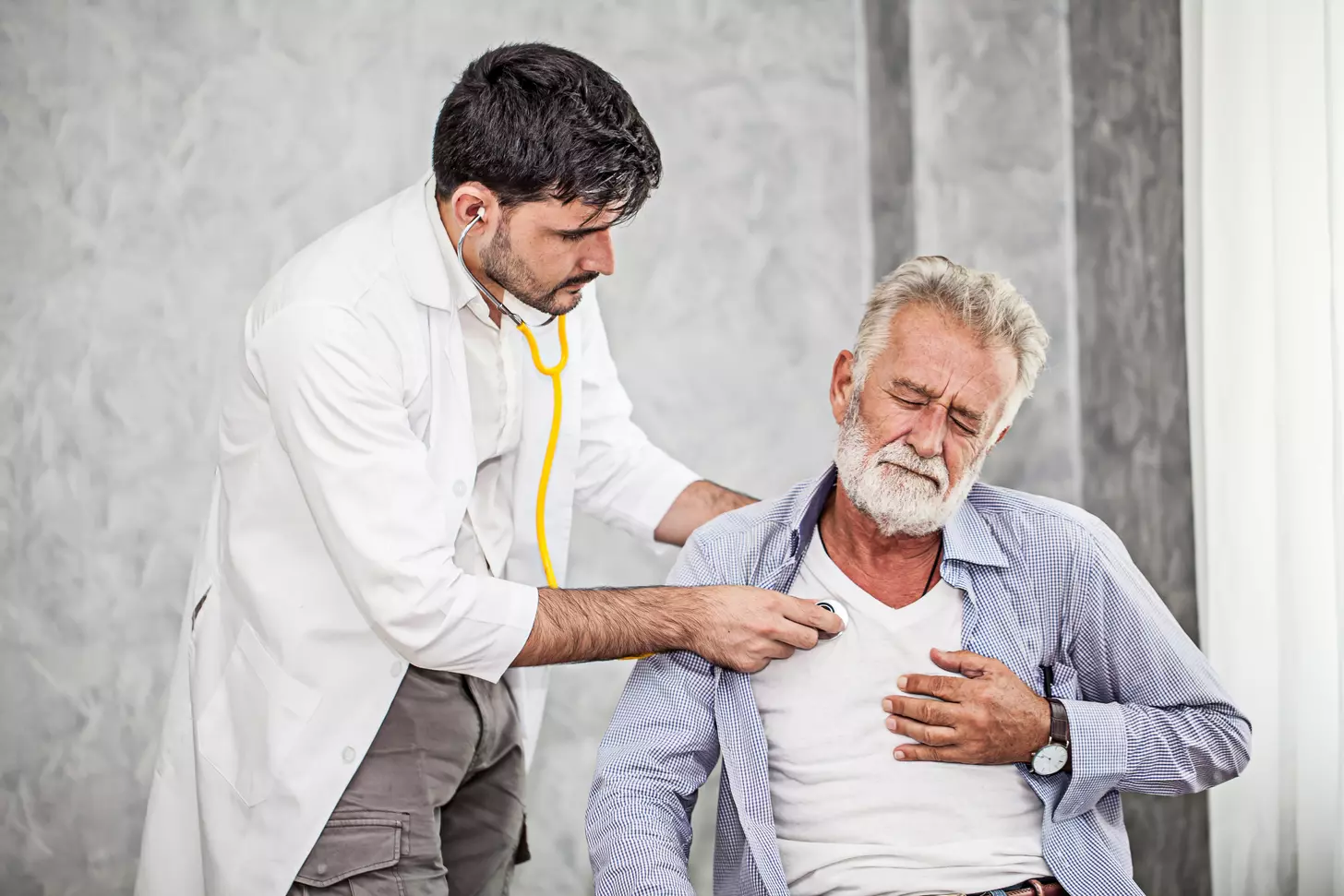 how to treat aortic aneurysm