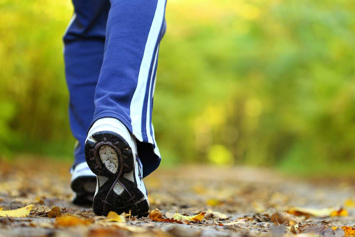 Walking with Achilles Tendonitis: Essential Do's & Dangerous Don'ts