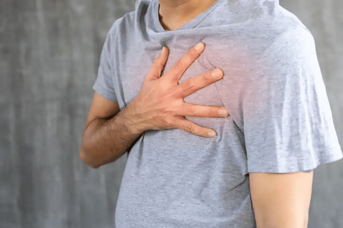 Chest Pain While Eating: Causes and Solutions