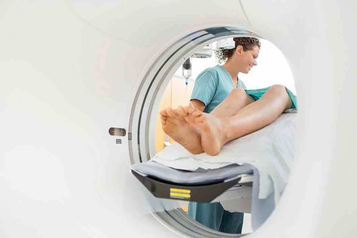 CT Scan On Legs: 7 Essential Facts About Uses & Procedure