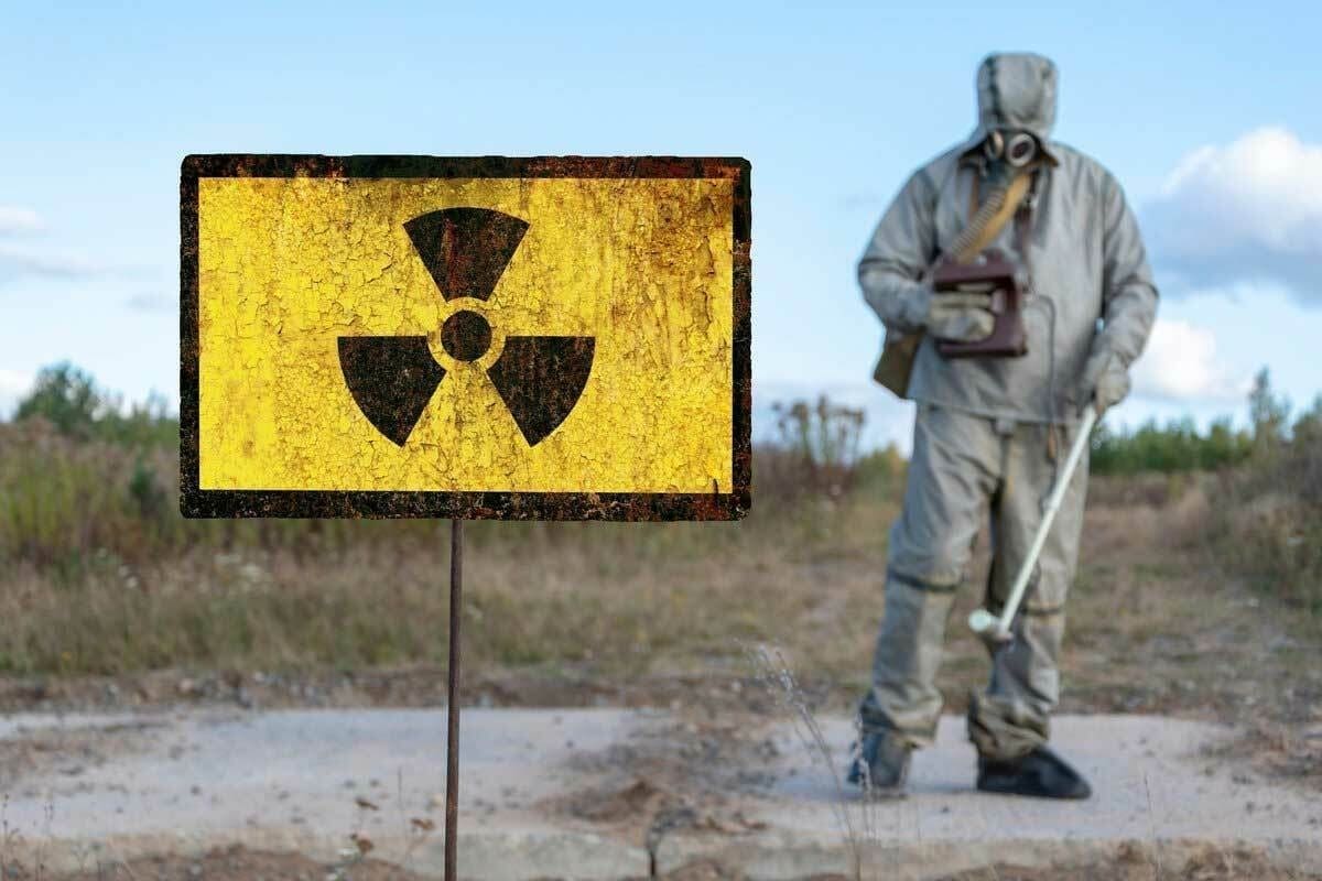 Exposure to Radioactivity: Symptoms & Risks