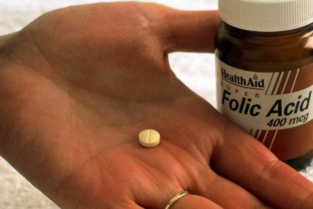 7 Key Signs and Causes of Folic Acid B9 Deficiency: Understanding Folic Acid B9 Deficiency with B12 & Folate 3 7 Key Signs and Causes of Folic Acid B9 Deficiency: Understanding Folic Acid B9 Deficiency with B12 & Folate