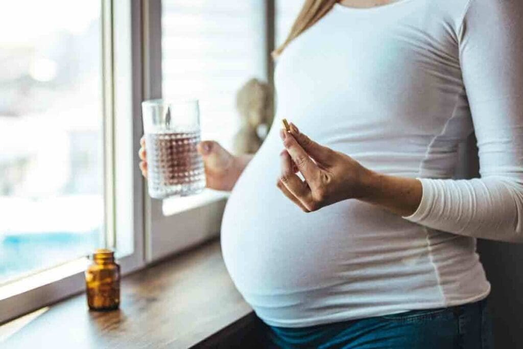 What Does Folic Acid Reduce the Risk of, and How Much Should You Take When Pregnant? 1 What Does Folic Acid Reduce the Risk of, and How Much Should You Take When Pregnant?