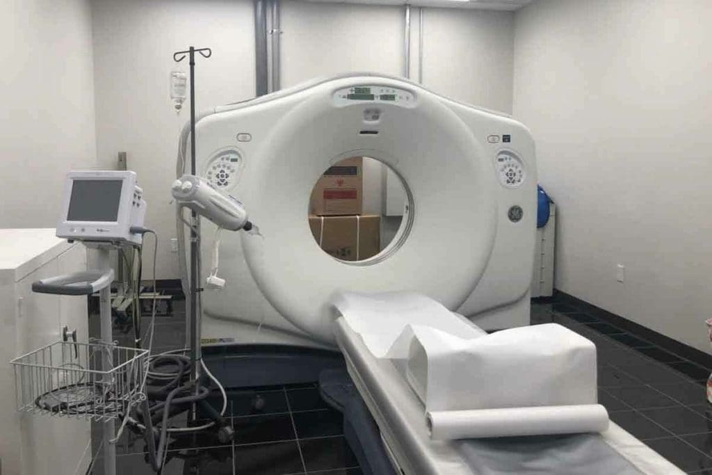 PET Scan Machine vs MRI Machine: 7 Key Differences

