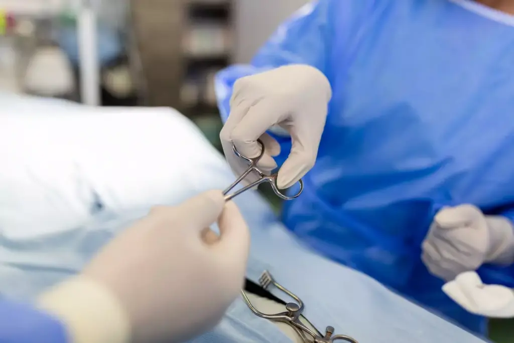 minimally invasive heart valve replacement