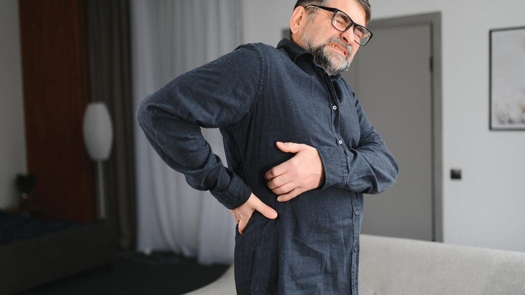 pain radiating from stomach to back