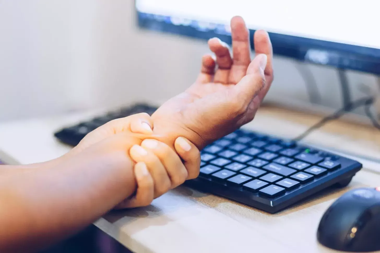 pros and cons of carpal tunnel surgery