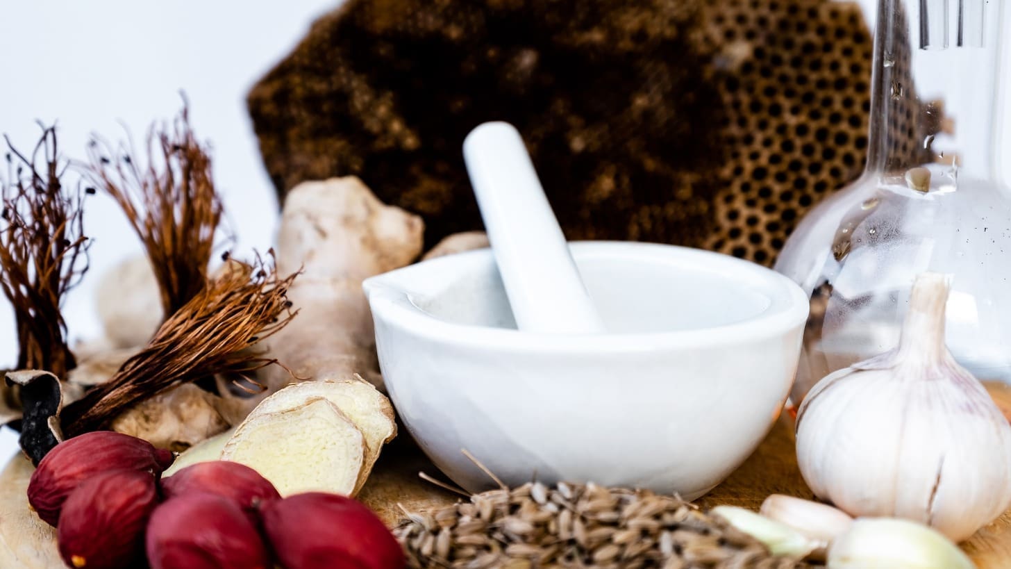 10 Holistic Cancer Treatment Options: Natural Cures, Remedies, and Myths Examined 1 10 Holistic Cancer Treatment Options: Natural Cures, Remedies, and Myths Examined